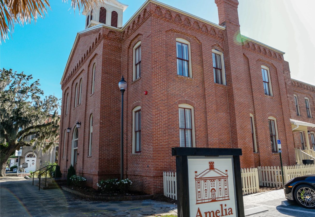 Amelia Schoolhouse Inn exterior