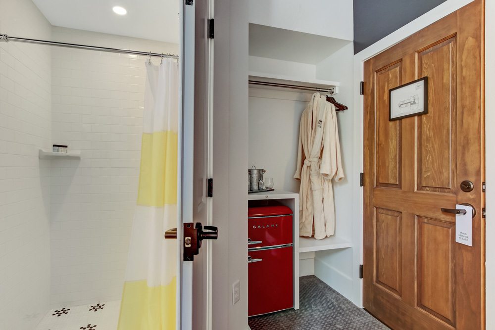 On-suite bathroom and closet with mini-fridge